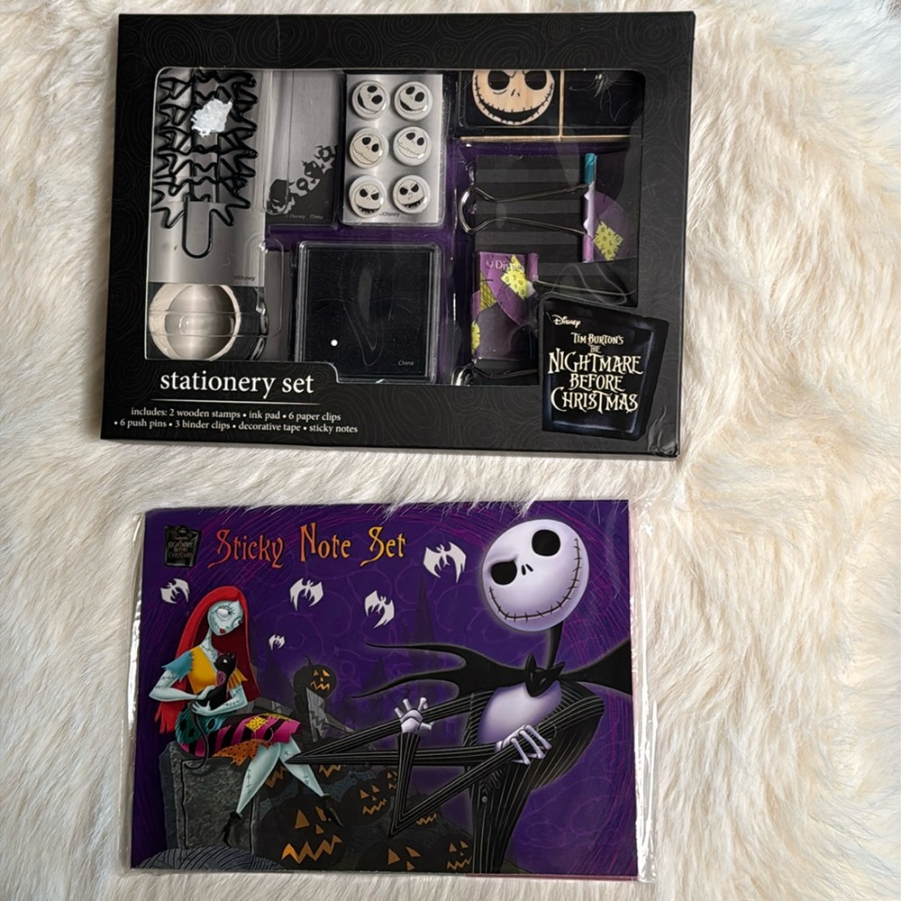 NWT~The Nightmare Before Christmas 
Stationary & Sticky Note Set